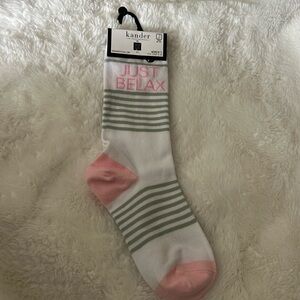 Kander By Katie Anderson Just Belax White and Pink Socks Size 5-10 Women’s New